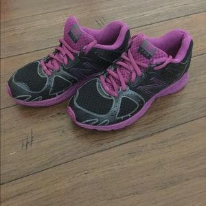 NEW BALANCE 790 ABZORB Running Shoes  SIZE: 2.